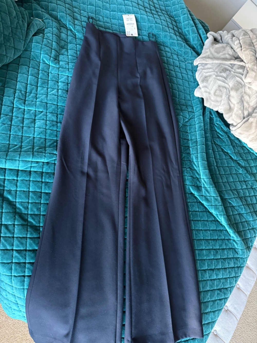 Wide-Leg Navy Trousers - Women - Picture 4 of 8